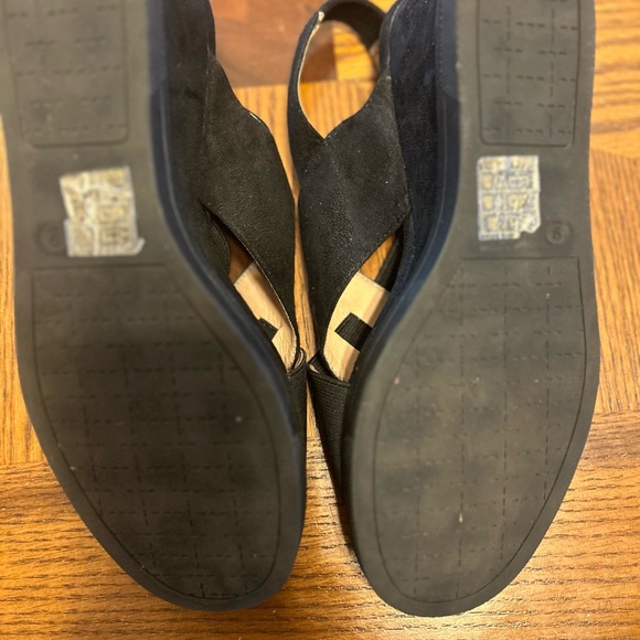 Journee Collection Women's Ronnie
Wedge Sandal, Size 9, Very Good Condition - Picture 13 of 13